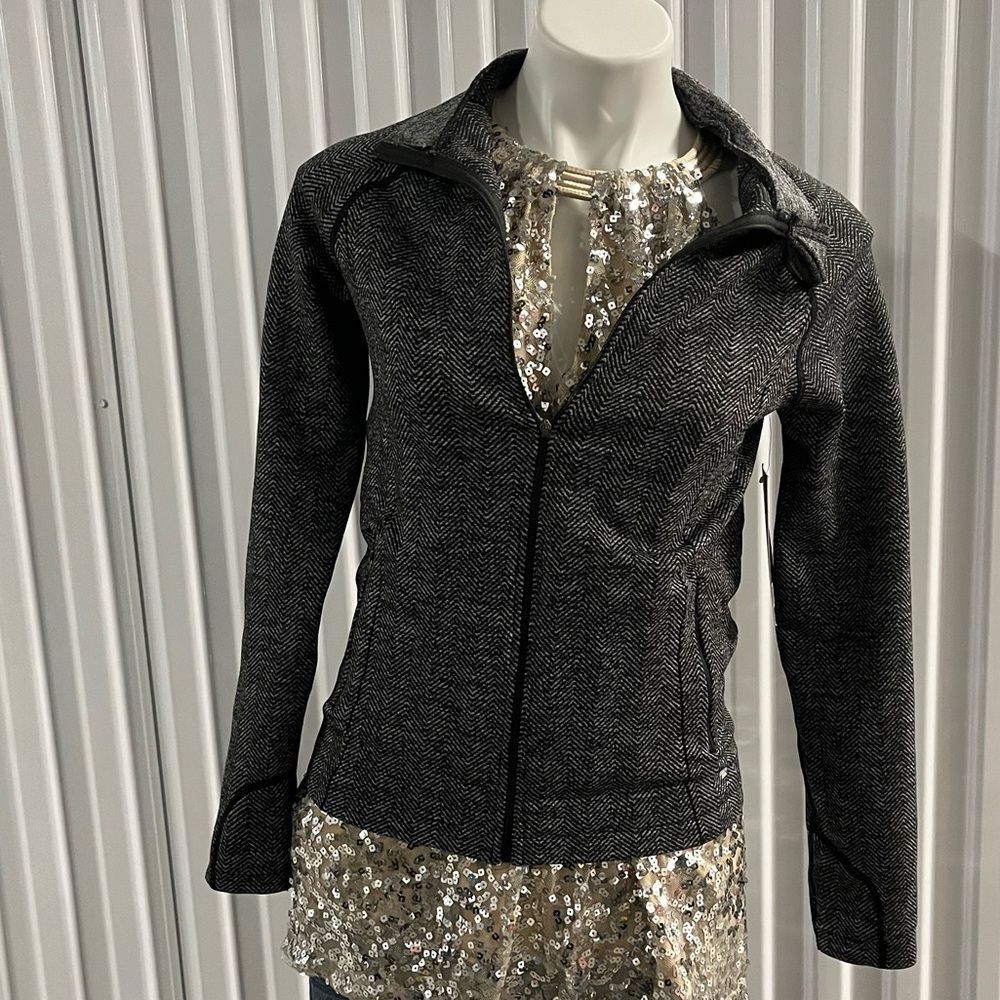 Cali sport zip up jacket size medium nwt